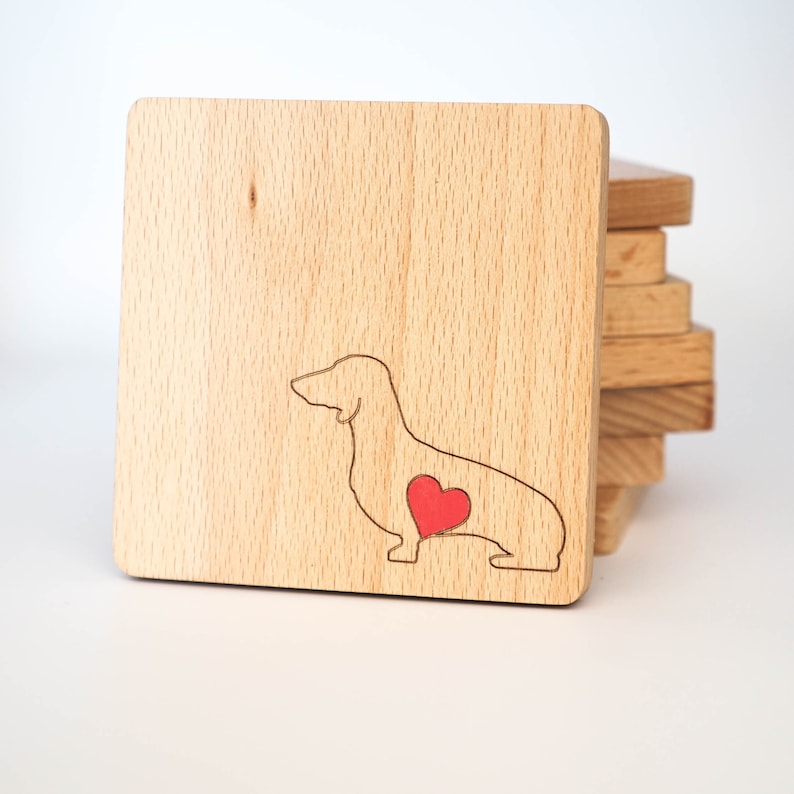 Dackel Untersetzer, Küchen Accessoires, Dackel Geschenk für Hundemama, Bier Liebhaber Dackel Besitzer, Untersetzer aus Holz Muttertagsgeschenk Bild 1