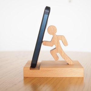 runner phone stand