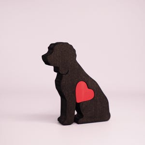 Zwart Cockerpoo miniatuurstandbeeld, gepersonaliseerd liefdeshart cockapoo aandenken, huisdier verlies afscheid herdenkingscadeau, cadeau rode cockapoo fokker