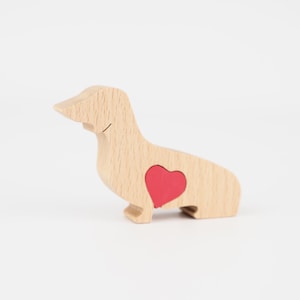 Estátua personalizada de Dachshund com coração vermelho, presente de Dia das Mães em forma de cachorro salsicha, lembrança para o dono do cão.