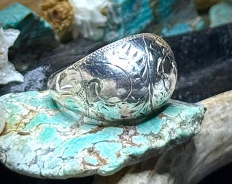 Vintage Chased Hand-Etched Southwestern Domed Signet Style Layering Sterling Silver Ring Size 7.5