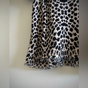 Blusa con estampado de guepardo de Philosophy Anthropologie, dobladillo con flecos, talla L imagen 8