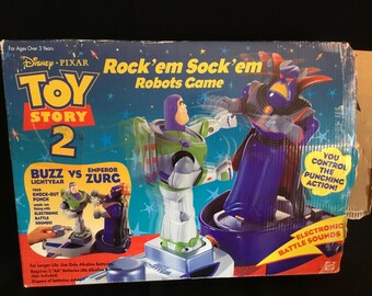 Juego vintage de Toy Story 2 Rock 'Em Sock 'Em Robots de 1999: Buzz Lightyear contra el Emperador Zurg. Funciona, caja original.