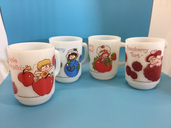 Vintage 1980's Huckleberry Pie Milk Glass Mug Anchor Hocking Strawberry Shortcake Mug Huckleberry Pie Retro Coffee Cup