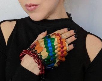 Rainbow Scale Glove - Scale Mail senza dita catena maille larp armatura gay pride LGBT costume cosplay Comicon Burning Man Festival
