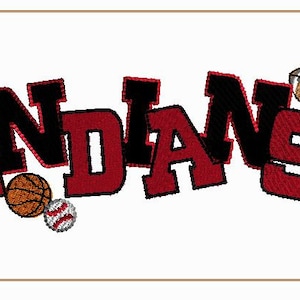 Può includere: La parola "INDIANS" ricamata in rosso e nero con una palla da basket, una palla da baseball e un pallone da calcio davanti.