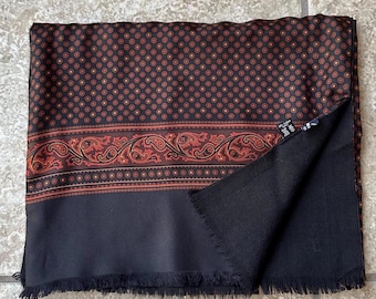 Écharpe En Pure Laine D'agneau à Chevrons Rouge - Fabriquée En Ecosse, Neuve Avec étiquette