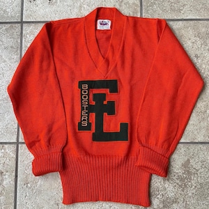 Suéter universitario de cuello en V de lana naranja de los años 50 / Pequeño / UF BOOSTERS Ivy League Trad