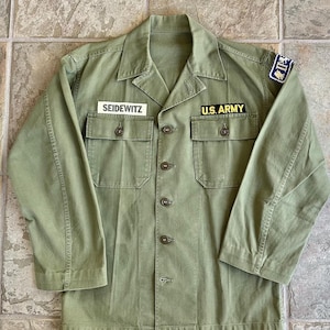 Camisa HBT verde del ejército de EE. UU. de la década de 1940 / Mediana / Sarga de espiga II Cuerpo