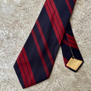 Corbata de popelina de lana a rayas rojas y azul marino de los años 70 / Corbata tradicional de la Ivy League