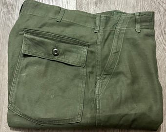 Pantalones de satén de algodón verde oliva OG-107 de la década de 1960 / 33 x 30 / Guerra de Vietnam