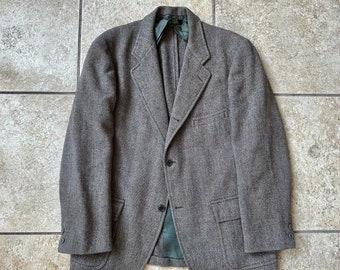 1970s BROOKS BROTHERS Light Brown Herringbone Brookstweed Sack Sport Coat | 40 41 Regular | 3/2 Roll Ivy League Trad