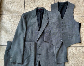 1970s HART SCHAFFNER MARX Gray Worsted Wool 3 Piece Suit | 40 Long | Ivy League Trad