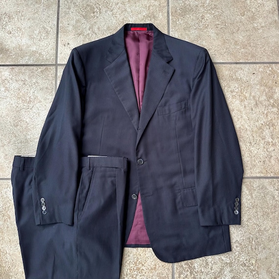 ISAIA Dark Blue Pinstripe Wool Suit | 44 Regular | 3/2 Roll Jacket