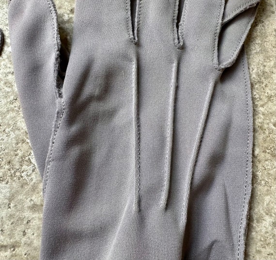 1950s Gray Nylon Unlined Gloves | Size 8.5 | DANI… - image 4