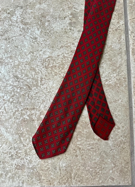 Cravate Challis en laine rouge et verte à imprimé médaillons des