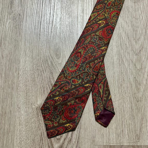 1970s Red & Olive Green Paisley Print Silk Foulard Tie | TAYLOR LTD