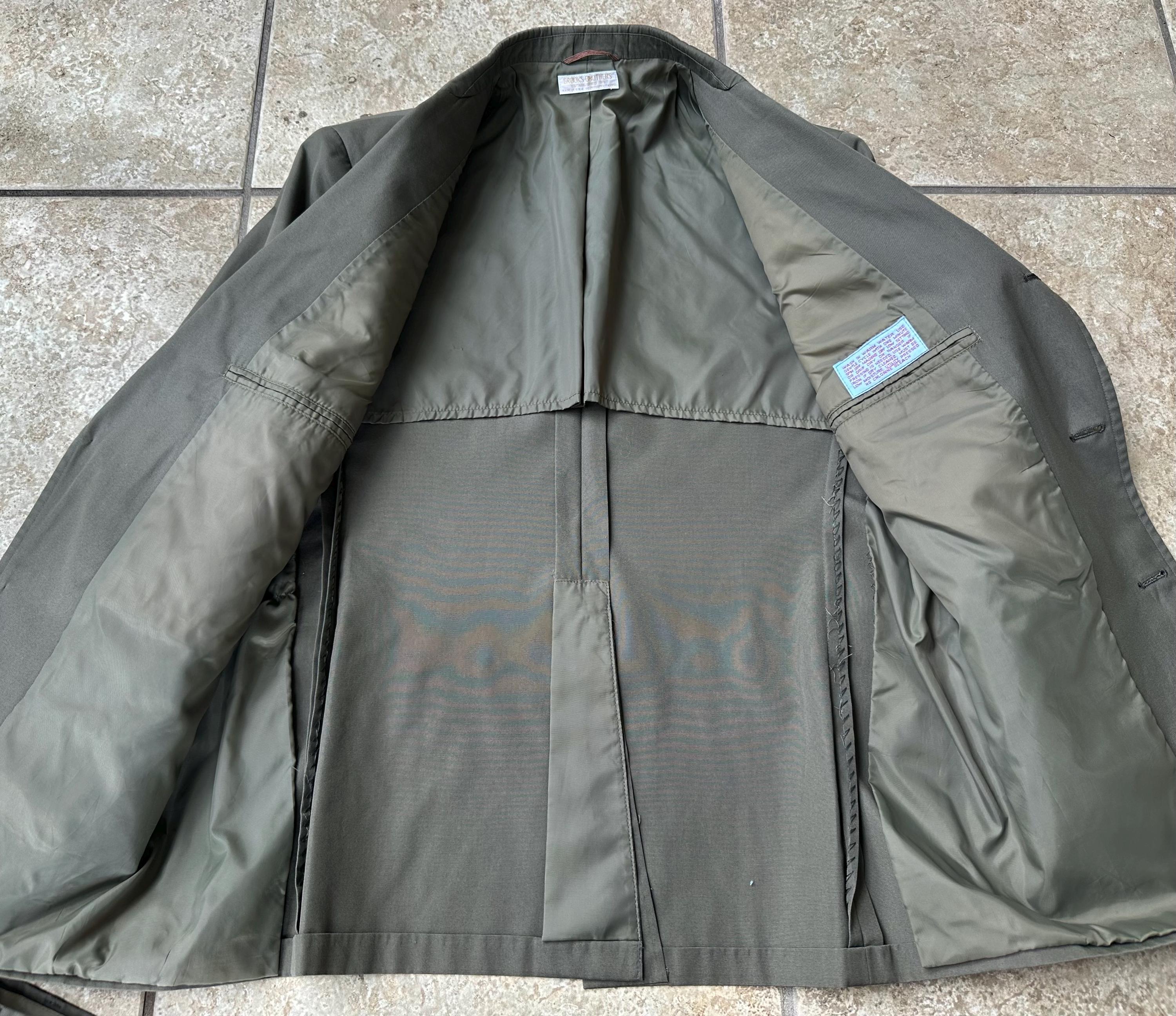 【BROOKS BROTHERS】1980's OLIVE KHAKI スーツ Vintage BROOKS BROTHERS Olive Green Poplin Wash N' Wear Sack Suit