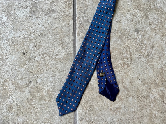 1960s Blue & Red Medallion Print Silk Foulard Tie… - image 1