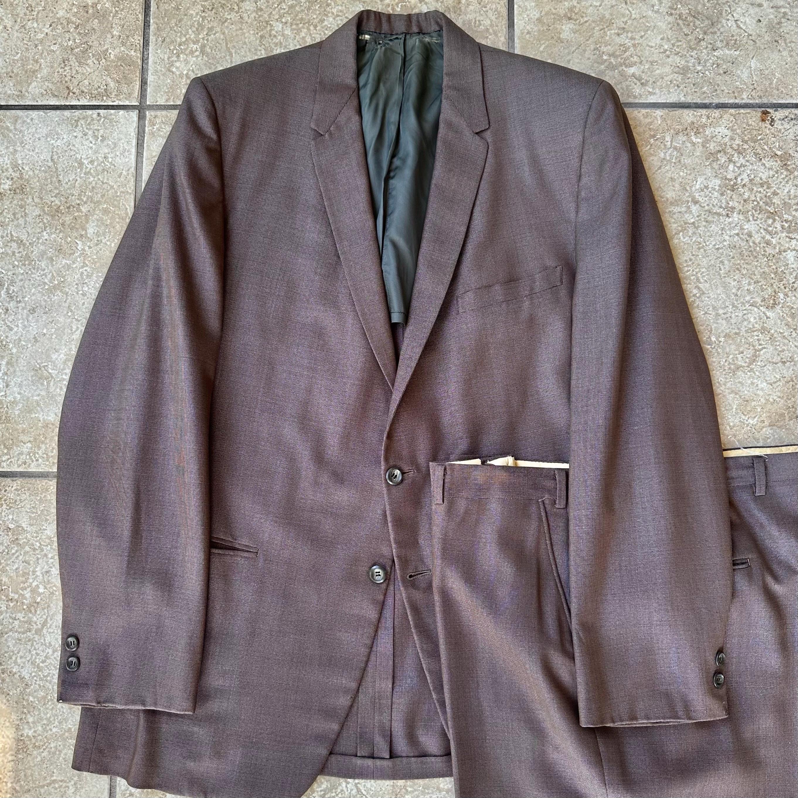 1960s Brown Sharkskin Wool Suit 42 43 Long Continental-Cut
