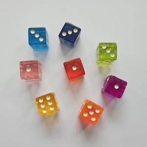 Lote de dados de colores, 16 mm, dados transparentes arcoíris, piezas adicionales para juegos de mesa, manualidades, regalo divertido y original.