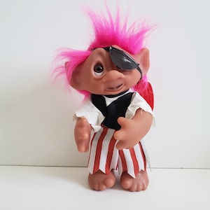 Muñeca troll vintage de Dam, pirata, hecha en Dinamarca, cabello rosa, 20 cm.