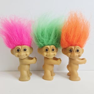 Lote de 3 muñecos troll vintage de Russ, trolls de 7,6 cm, pelo arcoíris.