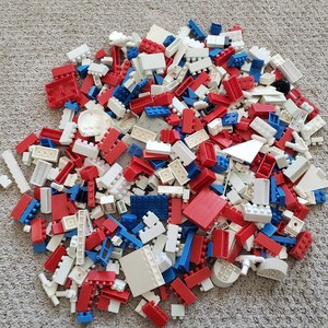 Huge lot of Interlocking Building Blocks, Hundreds Of Vintage Bricks, Unique Pieces, Various Sets and Makers