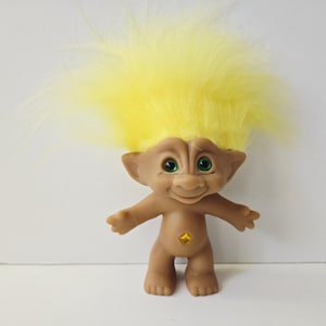Vintage Treasure Troll Doll, Yellow Hair, Yellow Diamond Jewel, Green Eyes Wishstone 5&quot; Trolls, Ace Novelty