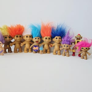 Lote de muñecos trolls Russ vintage de 12,7 y 7,6 cm, desnudos y con daños. Necesitan mucho cuidado. Ideales para manualidades, macetas, trolls personalizados y un regalo perfecto.