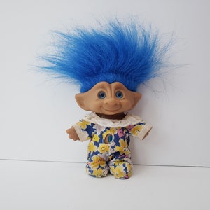 Vintage Ace Novelty Treasure Troll Puppe, blaue Haare, blaue Augen, blaues rechteckiges Juwel Wishstone, 5 &quot;Trolle