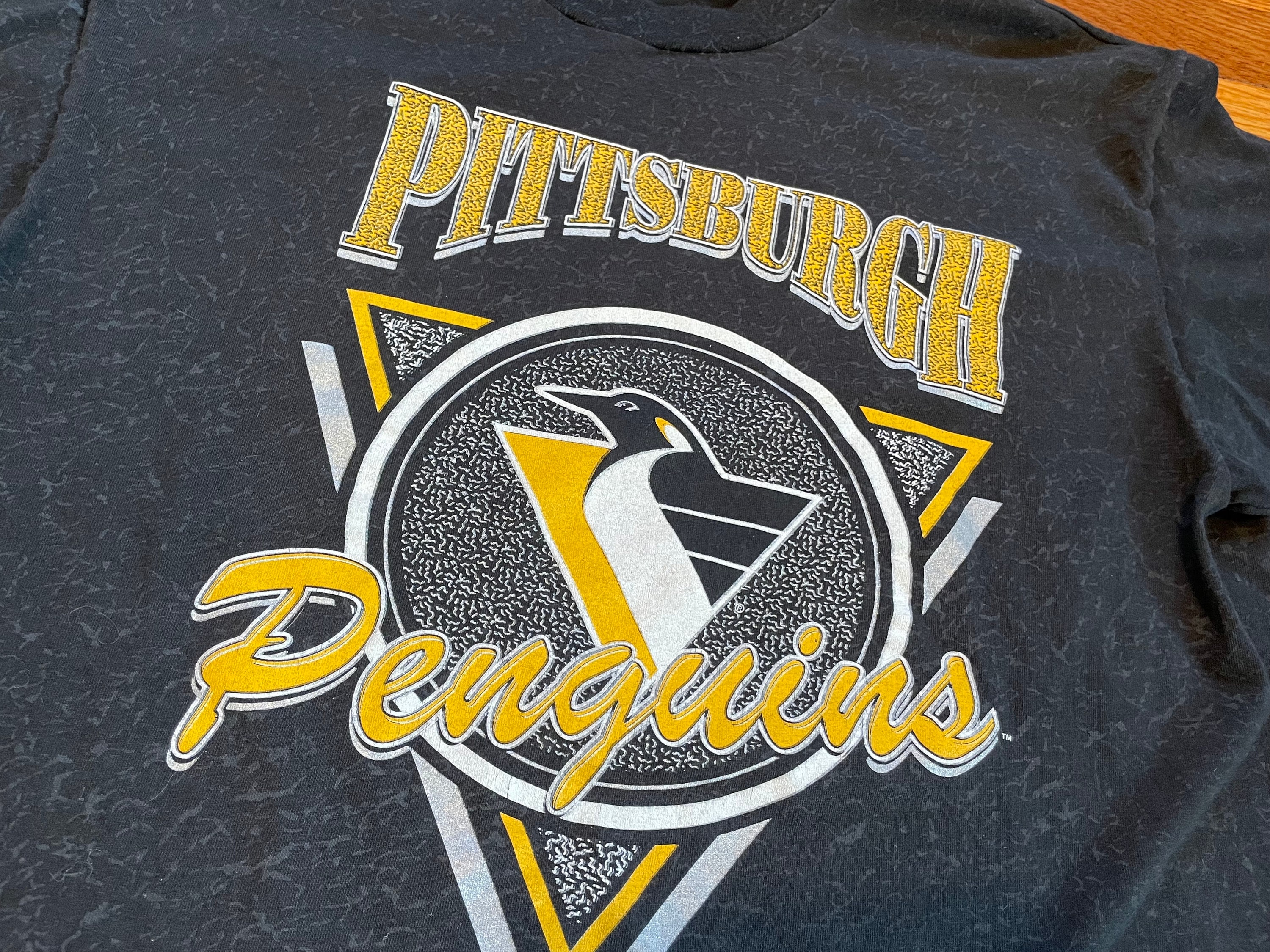 CCM Pittsburgh Penguins Men's XL Retro Distressed Logo Jersey Shirt  NHL