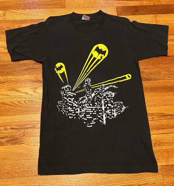 Vintage 90s Batman T-shirt, Bat Signal Design, Size S - Etsy