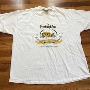 90s The Pittsburgh Inn vintage t-shirt Erie pa Pennsylvania waldameer Steelers presque isle lake bar alcohol the rook New York lunch panos