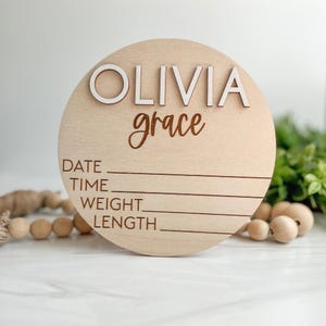 Letrero de anuncio de bebé con datos de nacimiento / Letrero de madera para revelar el nombre / Revelación del nombre del bebé / Letrero personalizado con el nombre del bebé / Letrero para el hospital OLIVIA grace