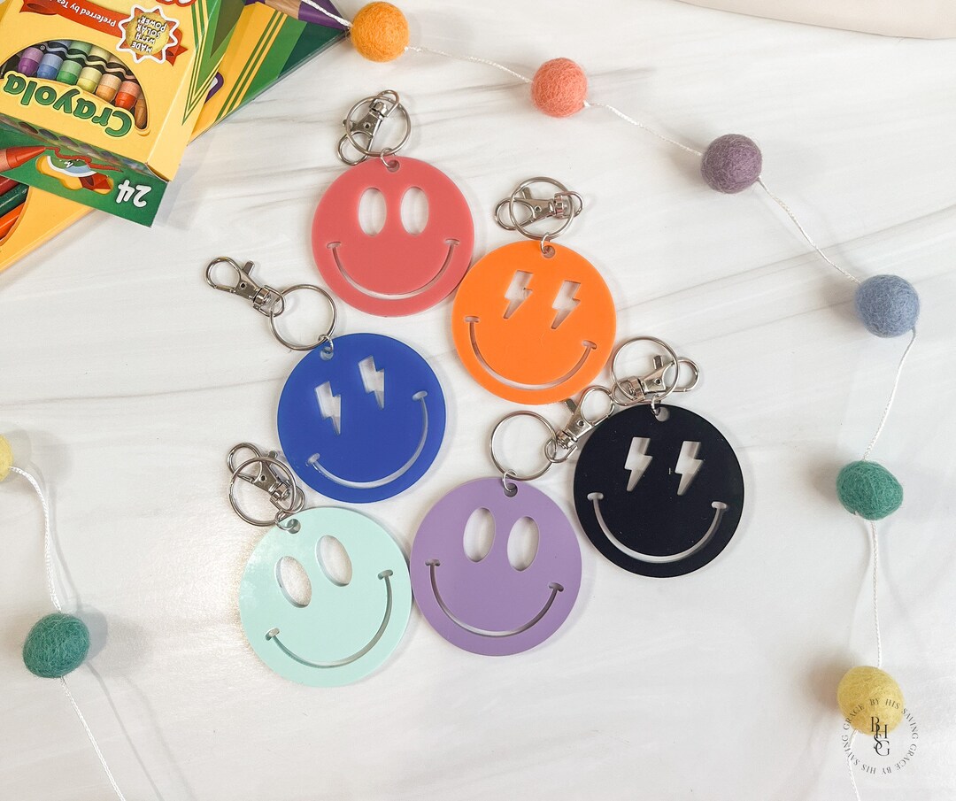 Smiley Face Keychain Keychain for Backpack 90s Nostalgia Keychain for ...