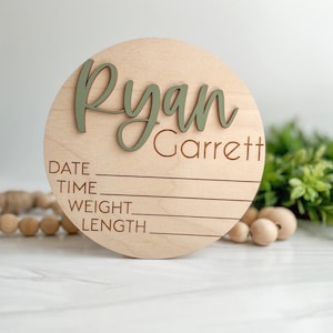 Letrero de anuncio de bebé con datos de nacimiento / Letrero de madera para revelar el nombre / Revelación del nombre del bebé / Letrero personalizado con el nombre del bebé / Letrero para el hospital Ryan Garrett