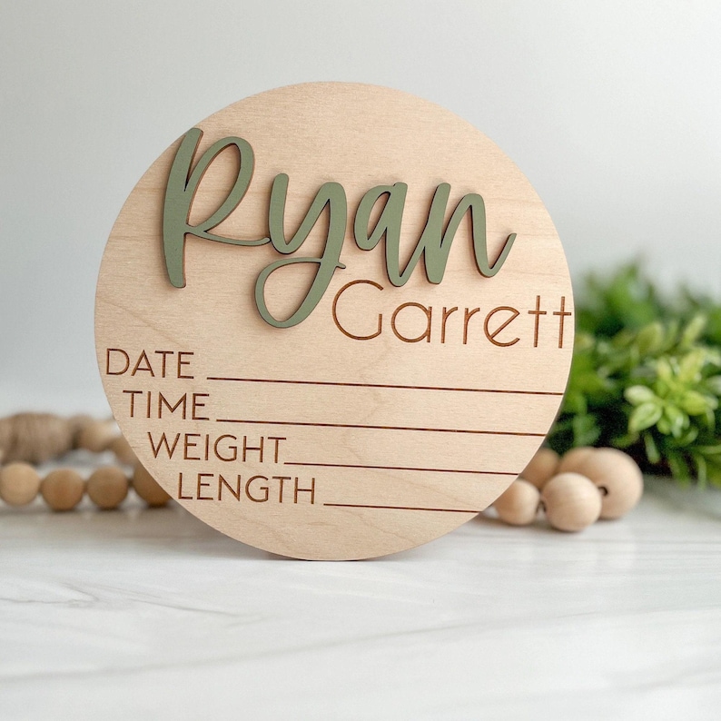 Letrero de anuncio de bebé con datos de nacimiento / Letrero de madera para revelar el nombre / Revelación del nombre del bebé / Letrero personalizado con el nombre del bebé / Letrero para el hospital Ryan Garrett