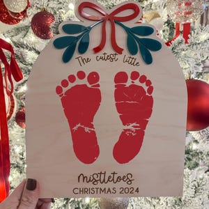 The Cutest Littles Mistletoes 2025 Footprint Sign | Baby&#39;s Footprint Christmas Sign | Toddler Footprint Christmas Sign|Gift For Grandparents