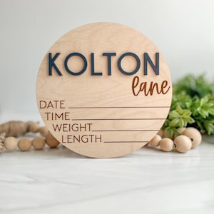 Letrero de anuncio de bebé con datos de nacimiento / Letrero de madera para revelar el nombre / Revelación del nombre del bebé / Letrero personalizado con el nombre del bebé / Letrero para el hospital KOLTON lane