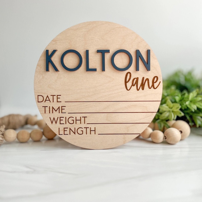 Letrero de anuncio de bebé con datos de nacimiento / Letrero de madera para revelar el nombre / Revelación del nombre del bebé / Letrero personalizado con el nombre del bebé / Letrero para el hospital KOLTON lane