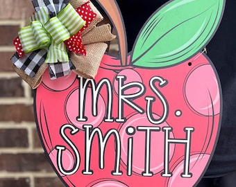 Personalized Apple Door Hanger | Teacher Door Hanger | Teacher Appreciation Gift  | Gift for Teacher | Classroom Decor | Personalized Gift