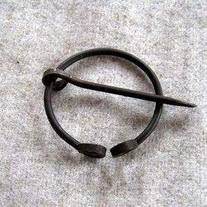 Small medieval Brooch, Reenactment, LARP, Cloak pin, Iron wire, fibula