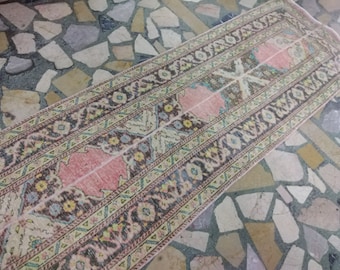Vintage Patchwork Wool Runner Rug: Handmade Turkish Oushak, Pink (375x77cm)