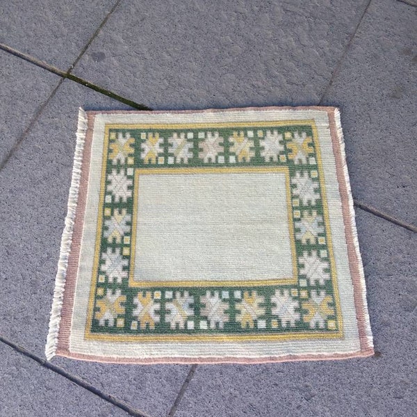 des cadeaux vintage pour elle.  tapis vert. tapis carré en laine. petit tapis vert eau turque 60x60 cm/2x2ft