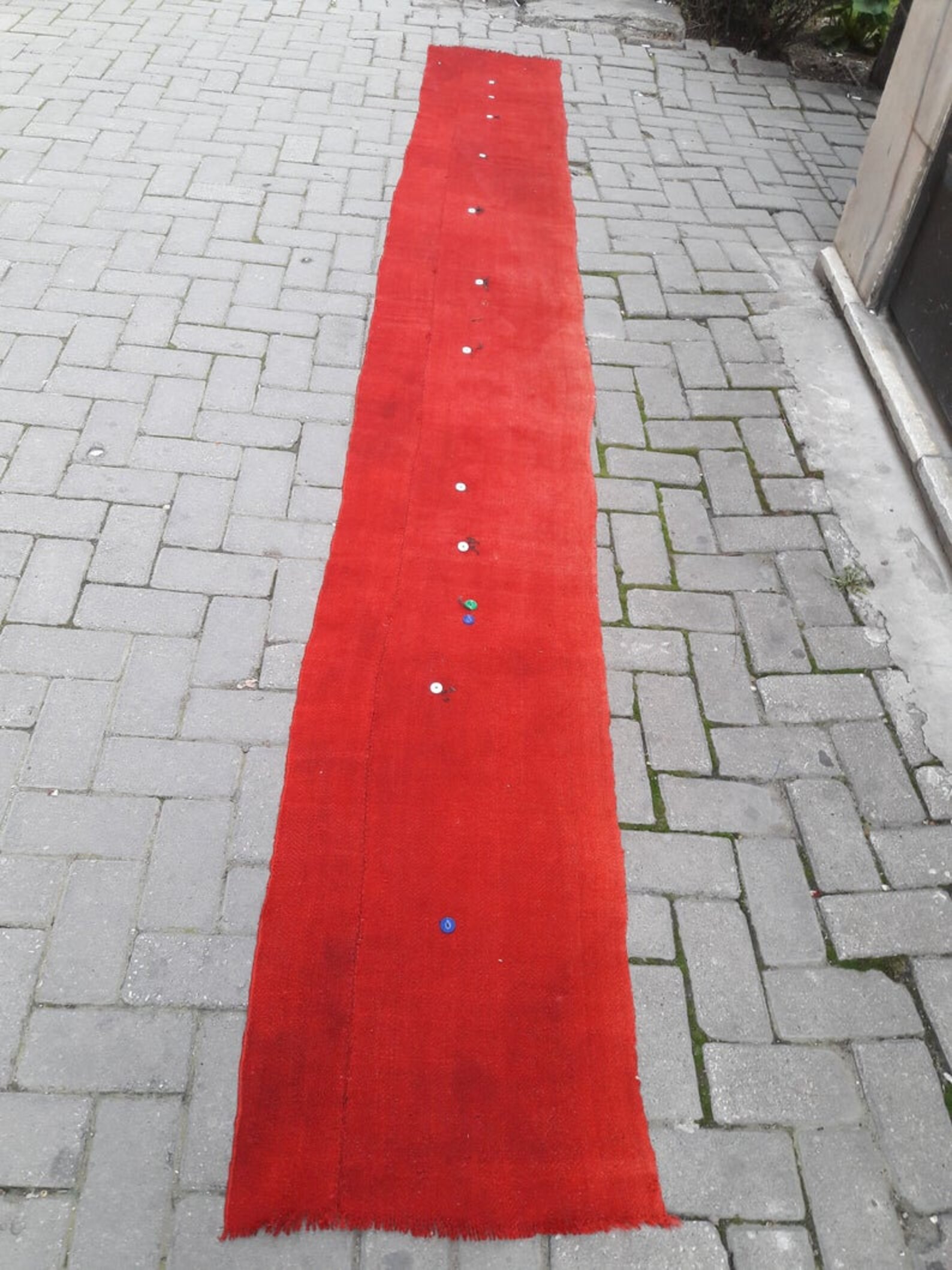red runner flat