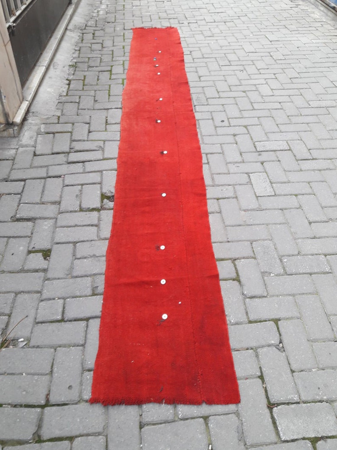 red runner flat