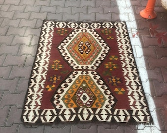 Vintage Turkish Kilim Rug: Small Colorful Wool Rug (100x125cm)