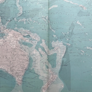 1922 OCÉAN PACIFIQUE (Sud) Grande carte originale de l'Atlas de l'époque antique sur la projection de Mercator montrant la profondeur de l'océan et les itinéraires des bateaux à vapeur