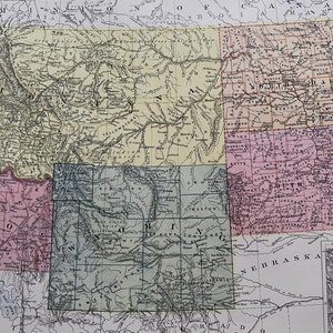 Carte ancienne originale du Wyoming, de l'Idaho, du Montana et du Dakota de 1875 avec carte en médaillon du parc de Yellowstone - État américain - Dakota du Sud - Dakota du Nord